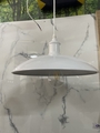 Thả đơn chao đĩa nông trắng lòng trắng, đui sắt đen, E27x01, mã TH071, KT (mm): D320